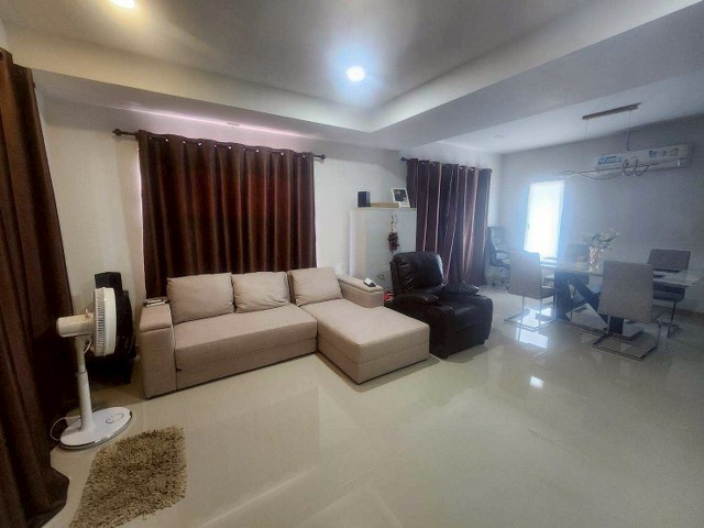 ขายบ้านแฝด 2 ชั้น สไตล์โมเดิร์น พร้อมเข้าอยู่ เนื้อที่ 38 ตร.วา โครงการ Life in the Garden บ้านฉาง ระยอง  เดินทางสะดวกสุดๆ ติดถนนสุขุมวิท