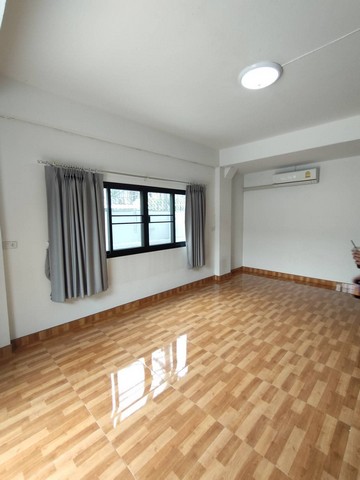 ให้เช่าบ้านเดี่ยว2ชั้นย่านโชคชัย4ลาดพร้าวลาดพร้าวใกล้MRTโชคชัย4ที่จอดรถ5คัน 