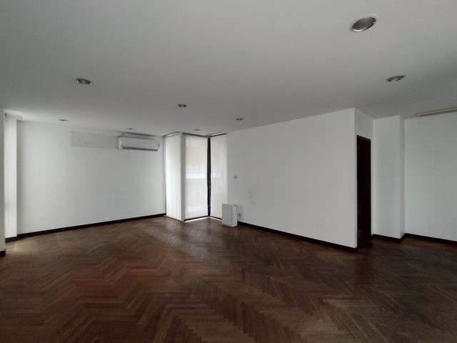 ให้เช่าบ้าน4ชั้นย่านอารีย์พญาไทราชครู 650ตร.ม.4นอนพร้อมสระว่ายน้ำส่วนตัว เฟอร์บางส่วน