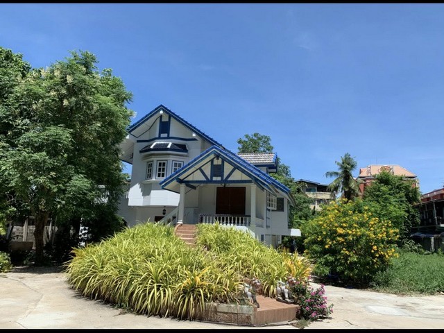 ให้เช่าบ้านเดี่ยว 2 หลัง 600 ตรว. ซอยเจริญรัถ 30 ใกล้ ICon Siam มีพื้นที่สวน จอดรถได้ 30 คัน เหมาะทำร้านอาหาร cafe หรือ Home office 