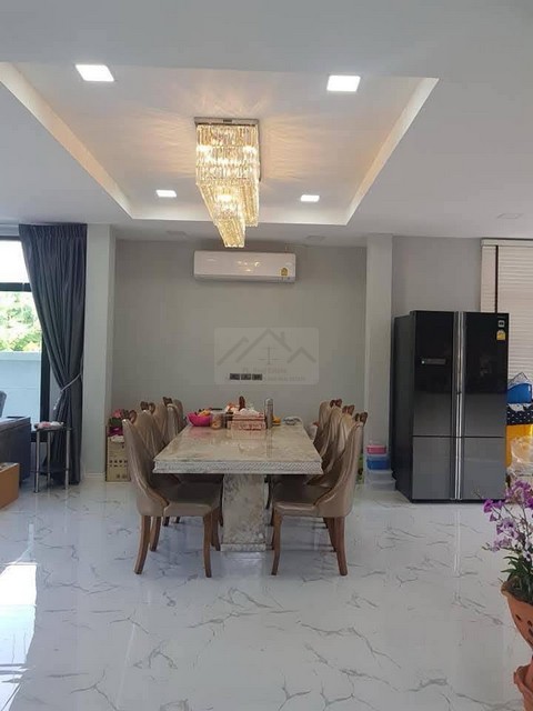 ขายบ้านเดี่ยว 2 ชั้น 100 ตรว. หมู่บ้านศรีนคร ซอยนวมินทร์ 24 บ้านหลังใหญ่ ฟังค์ชั่นครบ พร้อมเข้าอยู่