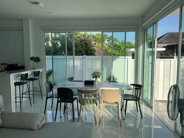 P969 ให้เช่า บ้านเดี่ยว สไตล์โมเดิร์นมินิมอลสีขาว ย่านลาดกระบัง ซอย1 บรรยากาศดี ทำเลดี