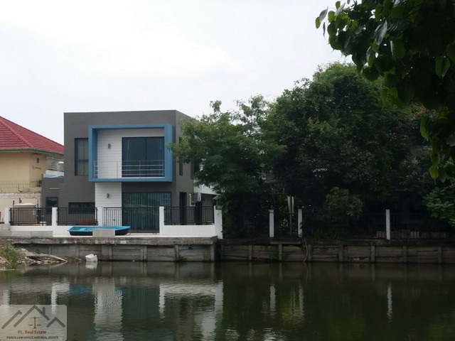 ขายบ้านเดี่ยวสไตล์โมเดิร์นย่านเลียบด่วน 61 ตรว. หมู่บ้านมณียา ถนนประดิษฐ์มนูธรรม หลังบ้าน วิวบึงน้ำ มุมพักผ่อนส่วนตัวท่ามกลางบรรยากาศริมน้ำ