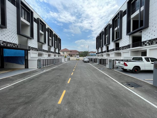 ให้เช่าโฮมออฟฟิศ 4 ชั้น 305 ตรม. The Harmoney รามอินทรา62 หลังมุม ทิศเหนือ ใกล้แฟชั่นไอส์แลนด์ ใกล้รถไฟฟ้าสีชมพู