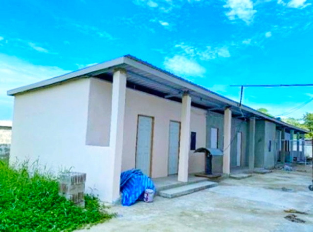 ติดถนนเอกชัย 1,202ตร.มให้เช่าโกดัง โรงงาน รร. ทานตะวันไตรภาษา สมุทรสาคร .302ตร.วา. 3 นอน ตลาดนัดโพธิ์แจ้ 1.5 กม. สนามกอล์ฟเอกชัย 1 กม.