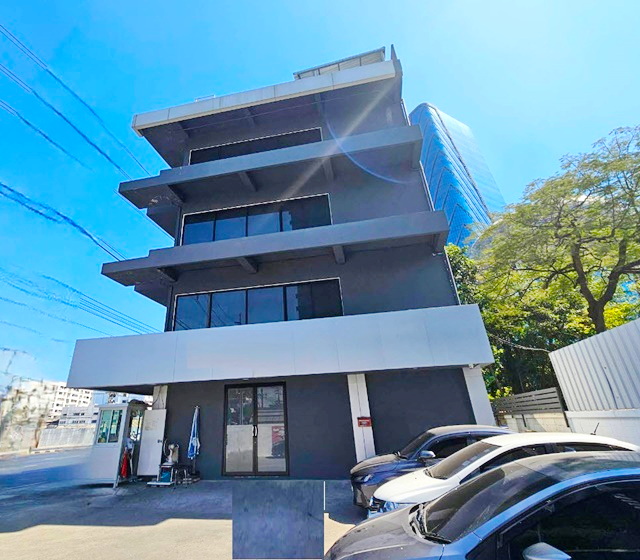 สำนักงาน ออฟฟิศ 4 ชั้น 6 คูหา 1090ตร.ม.FYI MRT ศูนย์การประชุมแห่งชาติสิริกิติ์ 600 ม.MRT คลองเตย 500 ม.  ทำเลดี เอ็มโพเรียม 2.4 กม