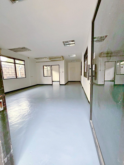 BTSบางจาก 395 ม.BTS พระโขนง 400 ม. ให้เช่าโฮมออฟฟิศ 1 ชั้น 20 ตร.วา. 80 ตร.ม. เกตเวย์ เอกมัย 3.5 กม.  2 ออฟฟิศ 2 น้ำ   ตลาดพระโขนง 700 ม.