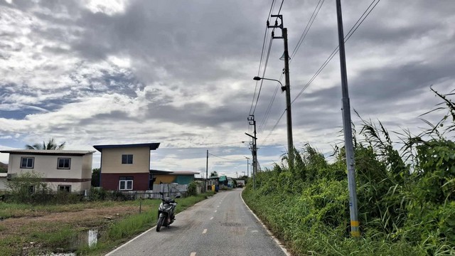 ที่ดินถมแล้ว ทำเลดี บรรยากาศธรรมชาติ ใกล้แหล่งน้ำ เหมาะลงทุนและใช้ประโยชน์ได้หลากหลาย  ซอยรัตนภิบาล ต.บางเพรียง อ.บางบ่อ จ.สมุทรปราการ