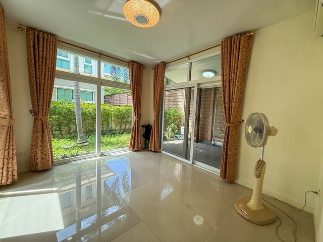 ขายบ้านหรู ใกล้บางแสน ติดทะเล หมู่บ้าน คาซาลูน่า มีหาดส่วนตัว TP-H1504