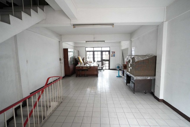 ขาย อาคารพาณิชย์ 4.5 ชั้น ตำบลสำโรงเหนือ เมืองสมุทรปราการ,สมุทรปราการ