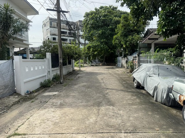 ขายที่ดิน 60 ตารางวา ซอยนวมินทร์ 26 แยก 4 หน้าที่ดินหันทิศเหนือ เหมาะสร้างบ้านพักอาศัย บรรยากาศเงียบสงบน่าอยู่ ใกล้สวนนวมินทร์ภิรมย์