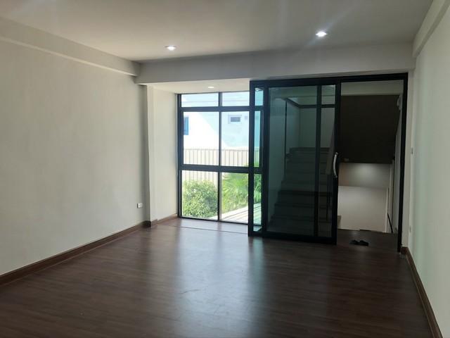 ให้เช่าทาวน์โฮม 3 ชั้น 22 ตรว. ถนนนวมินทร์ ใกล้หมู่บ้านสินธานี 1 เหมาะทำโฮมออฟฟิศ