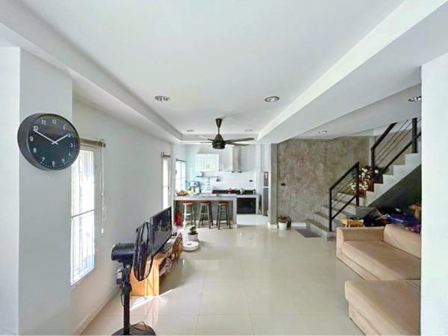 พร้อมเฟอร์ ตลาดนิคมบางปู 3.6กม. เช่าทาวน์เฮ้าส์ 2ชั้น หลังมุม 22ตร.วา กาญจนาภิเษก ลัลลี่วิลล์ ใหญ่มาก . 162ตร.ม. พร้อมเฟอร์บางส่วน