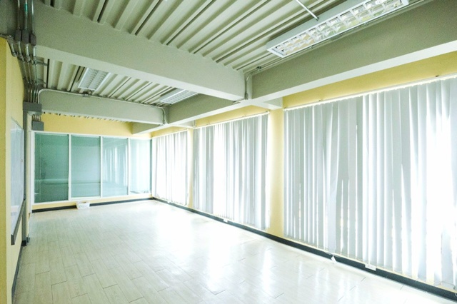 ตลาดไท 300ม. แม็คโคร คลองหลวง 600ม.ให้เช่าอาคารพาณิชย์ 4 ชั้น รวมดาดฟ้า 34 ตร.วา. 453 ตร.ม. ม.ธรรมศาสตร์ รังสิต 3.2 กม. 3 นอน 5 น้ำ