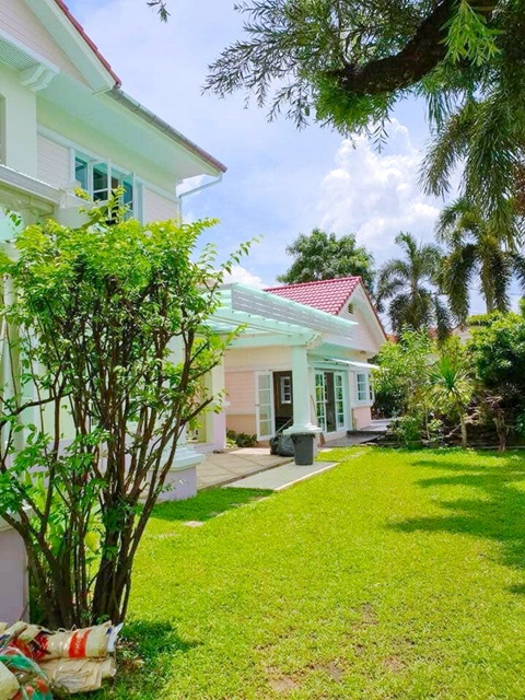 6นอน ตลาดถนอมมิตร เพลินนารี่มอลล์1.1 กม. MRTวัชรพล 2.1 กม. ให้เช่า-ขาย คฤหาสน์หรู 2 ชั้น 2 หลังใหญ่ ติดกัน  พร้อมเฟอร์ บิ้วท์อินครบ 