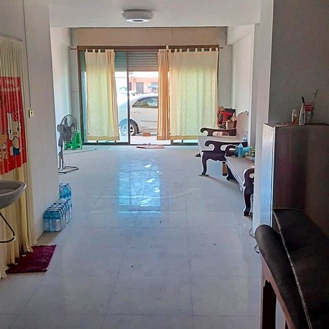 ขายตึกห้องมุมติดร้านขายยาที่เมอริเดียน 3 ชั้น ขนาด 19 ตารางวา 3 ห้องนอน 3 ห้องน้ำ