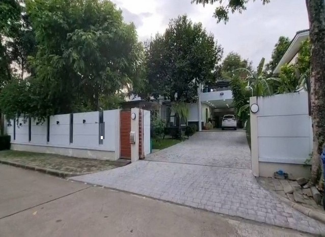 ให้เช่าบ้านเดี่ยว 2 ชั้นสไตล์โมเดิร์น 200 ตรว. ย่านเลียบด่วน บ้านลาดพร้าว Exclusive ตรงข้ามเดอะคริสตัล จอดรถ 7 คัน