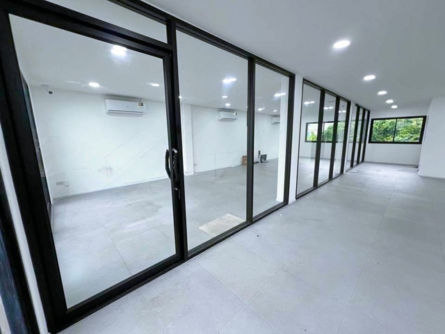 ออฟฟิศ 3.5 ชั้น รวมดาดฟ้า  50ตร.วา.BTS อุดมสุข 2.3กม.ให้เช่า-ขายสำนักงาน 310ตร.ม. พณิชยการบางนา 1.5 กม 5นอน 5น้ำ เซ็นทรัล บางนา 1กม.