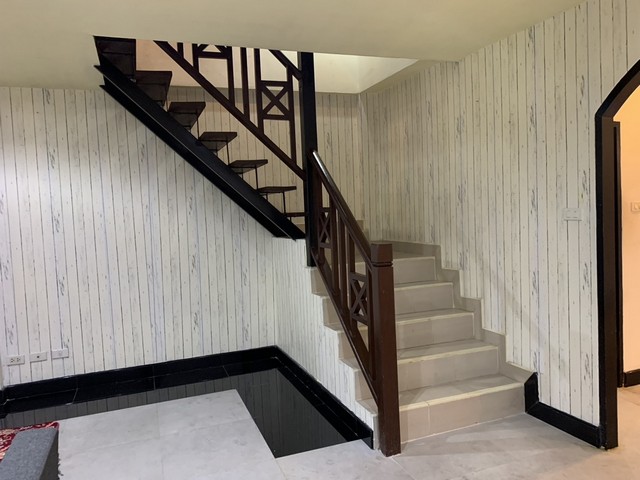 P979 ให้เช่าทาวน์โฮม 3 ชั้น ซอยลาดพร้าว 101 ซอยบ้านโพธิ์แก้ว เกษตรนวมินทร์  เลียบด่วนรามอินทรา เดินทางสะดวก เหมาะอยู่อาศัย