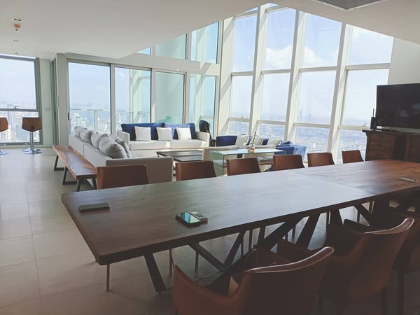 ให้เช่า: คอนโดมิเนียมหรูแบบดูเพล็กซ์ที่ The River วิวแม่น้ำและเมืองที่งดงามจากชั้น 67 – 3 ห้องนอน, 4 ห้องน้ำ