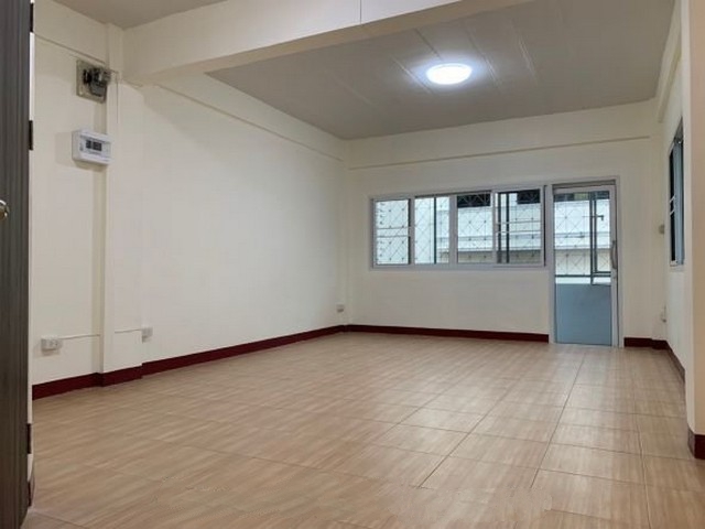 ให้เช่าอาคารซอยเจริญราษฎร์ 3 ทุ่งวัดดอน สาทร    สำนักงาน5 ชั้นครึ่ง  สามารถทำเป็นโฮมออฟฟิศ ที่พักอาศัย หรือโฮสเทลได้