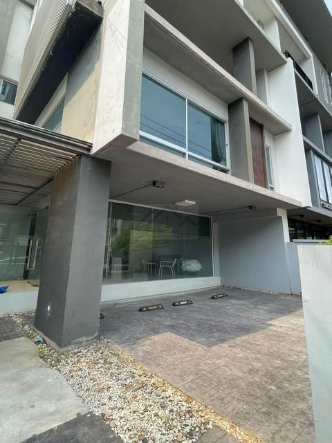 ขายโฮมออฟฟิศ 4 ชั้น + ดาดฟ้า 400 ตรม. โครงการ บี สแควร์ พระราม 9-เหม่งจ๋าย ใกล้เลียบด่วน