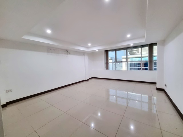 Airport Link ลาดกระบัง25-34 พระจอมเกล้า 4ชั้น หน้ากว้าง 8ม.10จอดรถ  50ตรว. 600ตรม.