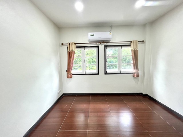 ขายที่ดินพร้อมสิ่งปลูกสร้างชลบุรี ถ.สุขุมวิท อ.เมืองชลบุรี จ.ชลบุรี บนพื้นที่  278  ตรว  3  นอน 2 น้ำ  2 ห้องโถง  1 ครัว