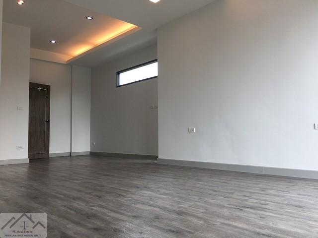 P984 ขายบ้านเดี่ยว 2 ชั้น หมู่บ้าน มณียา ถนนประดิษฐ์มนูธรรม ทำเลเลียบด่วน ที่ดิน 61 ตรว