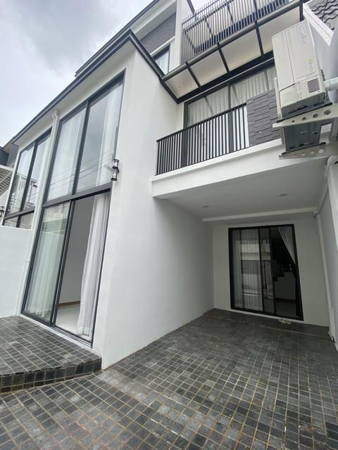 ให้เช่าทาวน์โฮม 3 ชั้น 22 ตรว. ซอยเอกมัย 22 ปรีดีพนมยงค์ 43 เขตวัฒนา รีโนเวทใหม่ทั้งหลัง