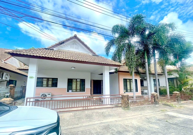 พร้อมเฟอร์ 3นอน แยกทับมา โลตัส ระยอง คฤหาสน์ให้เช่า 84ตร.วา.284ตร.ม. ตลาดสวนมุก 4กม. รร.อัสสัมชัญระยอง 3.9 กม. เลี่ยงเมืองระยอง 