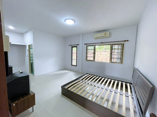 แยกทับมา โลตัส ระยอง คฤหาสน์ให้เช่า 84ตร.วา.284ตร.ม. ตลาดสวนมุก 4กม. พร้อมเฟอร์ 3นอน รร.อัสสัมชัญระยอง 3.9 กม. เลี่ยงเมืองระยอง