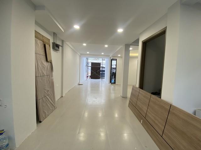 ให้เช่าทาวน์โฮม 3 ชั้น 22 ตรว. ซอยเอกมัย 22 ปรีดีพนมยงค์ 43 เขตวัฒนา ใกล้ทองหล่อ รีโนเวทใหม่ทั้งหลัง