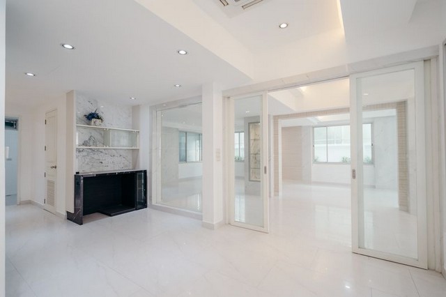 ขาย Townhome 3 ชั้น 48 ตรวา ซอยสุขุมวิท 15 ทำเลดี เพียง 1 นาทีถึง โรงเรียนนานาชาติ NIST และ 5 นาที ถึง BTS อโศก