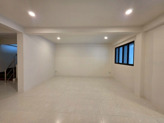 ทาวน์เฮาส์สิชล ถนนกาญจนาภิเษก 8 แยก2 บ้านสวยพร้อมอยู่ ในราคาพิเศษสุดๆ