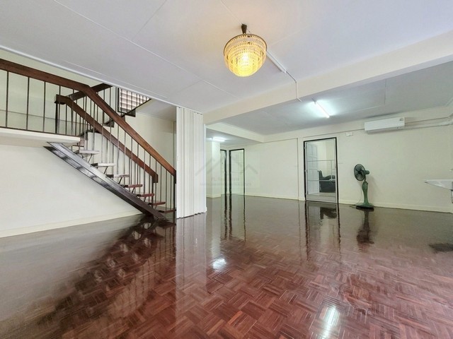 ให้เช่าบ้านเดี่ยวหลังใหญ่ 2 ชั้น 95 ตรว. 4 ห้องนอน ซอยพระรามเก้า41 ใกล้เดอะไนน์พระราม 9