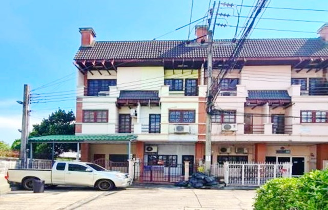 ติดถนนใหญ่ นวมินทร์ 131-141 ไทวัสดุ นวมินทร์ 500 ม. 4 นอน ให้เช่า-ขายทาวน์เฮ้าส์ 3 ชั้น 24ตร.วา. 274ตรม. 2แอร์   ทำเลดี  3 น้ำ