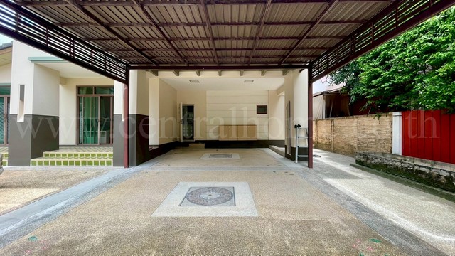 บ้านเดี่ยว เศรษฐสิริ ประชาชื่น เรสซิเด้นท์ 3 หลังริม รีโนเวทใหม่ทั้งหลัง 