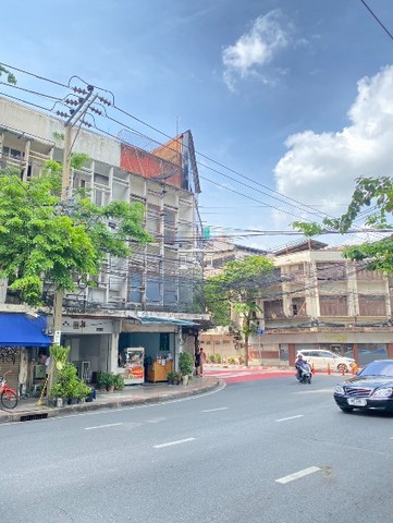 ขาย อาคารพาณิชย์ 3 ชั้น ติดถนนสุรวงศ์ ใกล้ BTS ช่องนนทรี  ติดถนนสุรวงศ์, ใกล้ BTS ช่องนนทรี