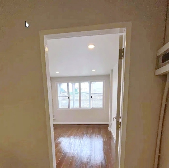 พัฒนาการ 20-25 อ่อนนุช17 3 นอน ไม่เคยอยู่ ให้เช่าทาวน์เฮาส์ 2 ชั้น  ทองหล่อ4กม.  BTS เอกมัย 4.3กม. 36ตร.วา. 286ตร.ม.รีโนเวทใหม่  2 น้ำ