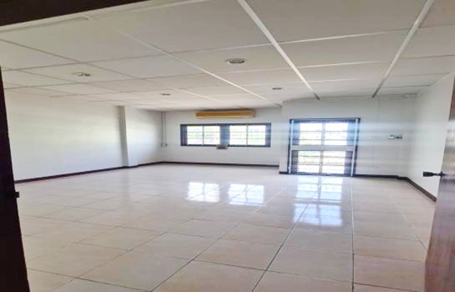 ไทวัสดุ นวมินทร์ 500 ม. ให้เช่า-ขายทาวน์เฮ้าส์ 3 ชั้น 4 นอน   ติดถนนใหญ่ 23ตร.วา. 276ตรม. 2แอร์ นวมินทร์ 131-141  ทำเลดี  3 น้ำ