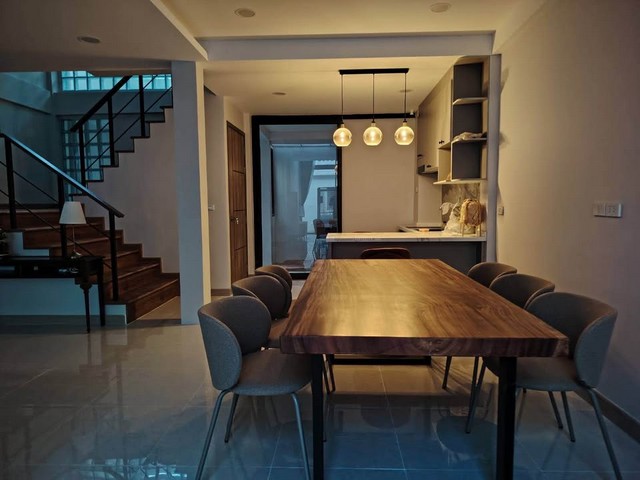 P998 ให้เช่า ขาย ทาวน์โฮม โฮมออฟฟิศ สไตล์โมเดิร์น 3 ชั้น ซอยเอกมัย 22 ปรีดีพนมยงค์ 43  เขตวัฒนา รีโนเวทใหม่ทั้งหลัง สวยพร้อมเข้าอยู่