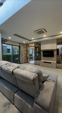 ให้เช่าบ้านเดี่ยว 2 ชั้น โครงการ Grand Bangkok Boulevard ศรีนครินทร์ เนื้อที่ 88 ตร.วา Built-in ทั้งหลัง สวนรอบบ้าน เหมา