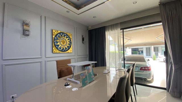 ทาวน์โฮมหรู 3 ชั้น ย่านปิ่นเกล้า-จรัญ  เพียง 2.5 กม.จากเซ็นทรัลปิ่นเกล้า The Era Pinklao Charan