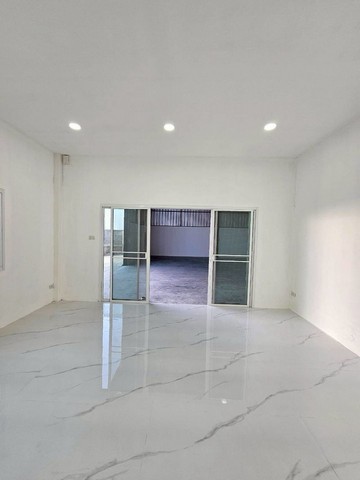 ให้เช่าโกดังอ่อนนุช 65 แยก 9 พื้นที่ใช้สอย 300 ตารางเมตร