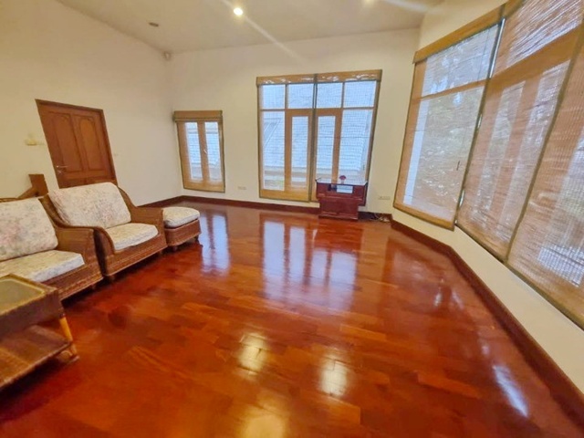 ขาย บ้านเดี่ยว 2 ชั้น 80 ตร.วารัชดา32-38 BTS รัชโยธิน 1.1กม. ติดถนนหลัก .ไม้สักทั้งหลัง 2-3นอน 4 น้ำ