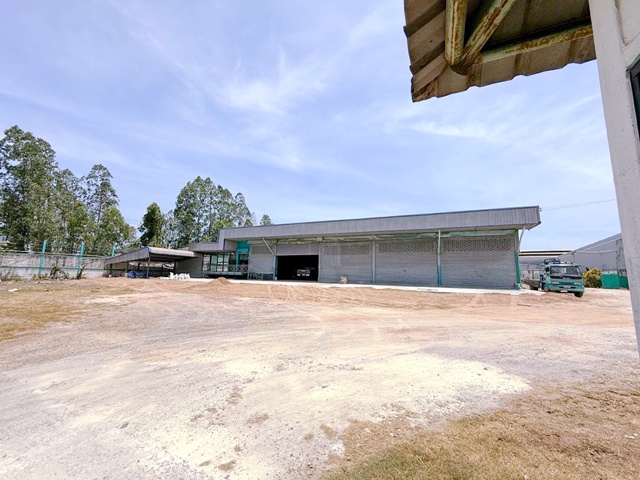 ให้เช่าโรงงาน ตลาดนัดบางโทรัด 1กม. ตลาดลอนดอน 2กม. สมุทรสาคร พร้อมออฟฟิศ 2 ไร่ 2 งาน 1,452 ตร.ม. รร.เฉลิมพระเกียรติสมเด็จฯ 1.5 กม.