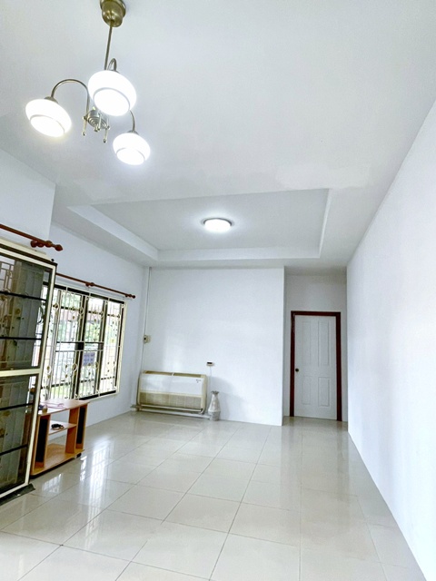 พร้อมเฟอร์ 3นอน แยกทับมา โลตัส ระยอง คฤหาสน์ให้เช่า 84ตร.วา.284ตร.ม. ตลาดสวนมุก 4กม. รร.อัสสัมชัญระยอง 3.9 กม. เลี่ยงเมืองระยอง 