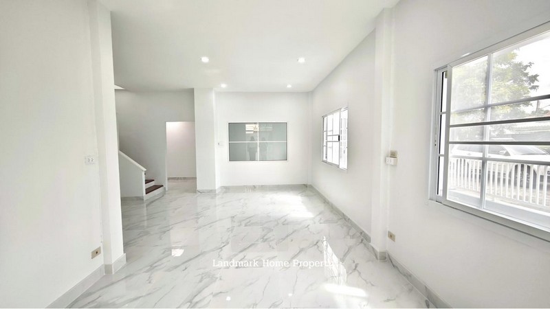 lN-050 ขายทาวน์โฮม 2 ชั้น วรารักษ์ รังสิต คลอง3 ปทุมธานี เนื้อที่ 30 ตรว 3นอน 2น้ำ