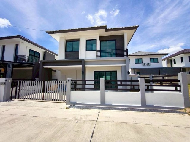 ให้เช่าบ้านเดี่ยว 2 ชั้น  บ่อวิน ใกล้โรบินสัน - นิคมอีสเทิร์นซีบอร์ด 3 ห้องนอน จอดรถ 2 คันบ้านใหม่ กำลังลงเฟอร์นิเจอร์ 38,000บาท/เดือน